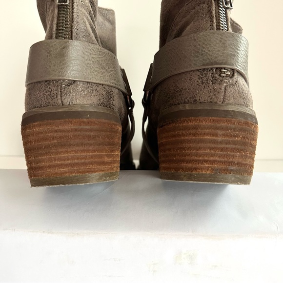 NOT RATED FINCH BOHO RODEO DISTRESSED SLOUCHY HARNESS ANKLE BOOTIE IN TAUPE Sz10 - Picture 11 of 14